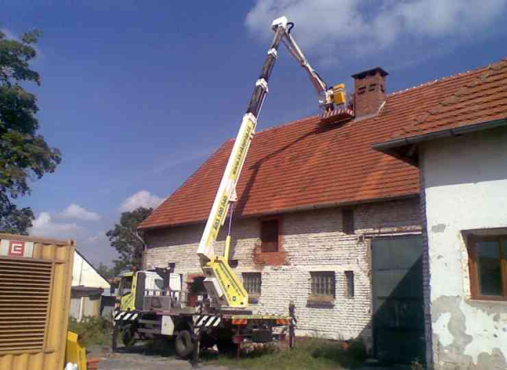 Opravy střešních krytin a komínů